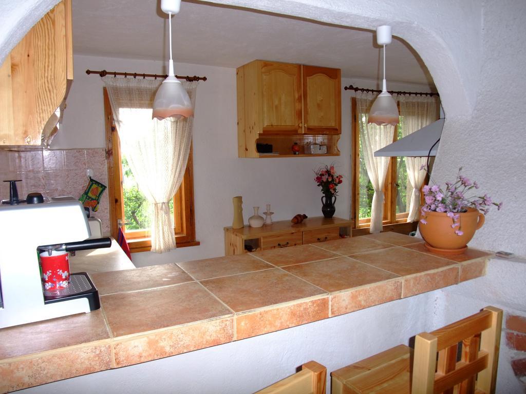 Къща За Гости Каза Роза - Swiss Style Chalet Casa Rosa Guest House Kyustendil Bilik gambar