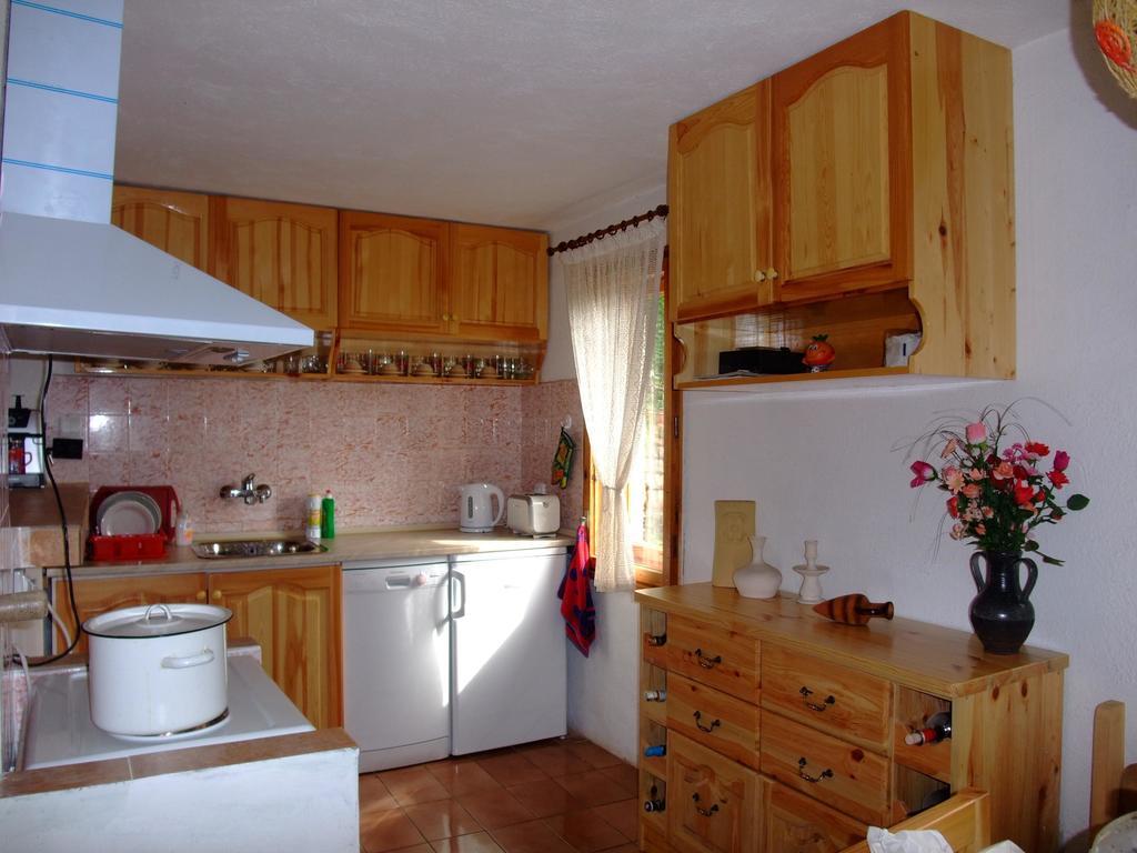 Къща За Гости Каза Роза - Swiss Style Chalet Casa Rosa Guest House Kyustendil Bilik gambar